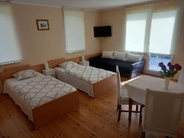 Rooms Noclegi Bytyn Екстер'єр фото